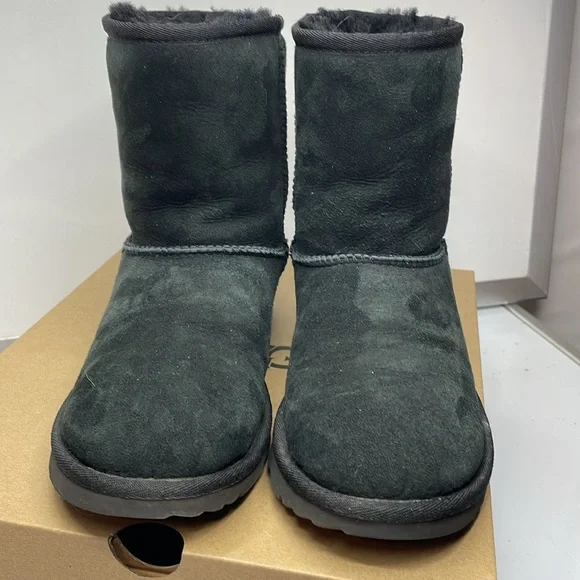 Ugg Australia Women Suede boots shoes sz 37 - Picture 2 of 11